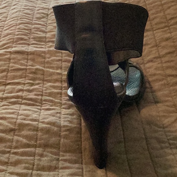 Sandals by BCBGMAXZRIA - Picture 4 of 8